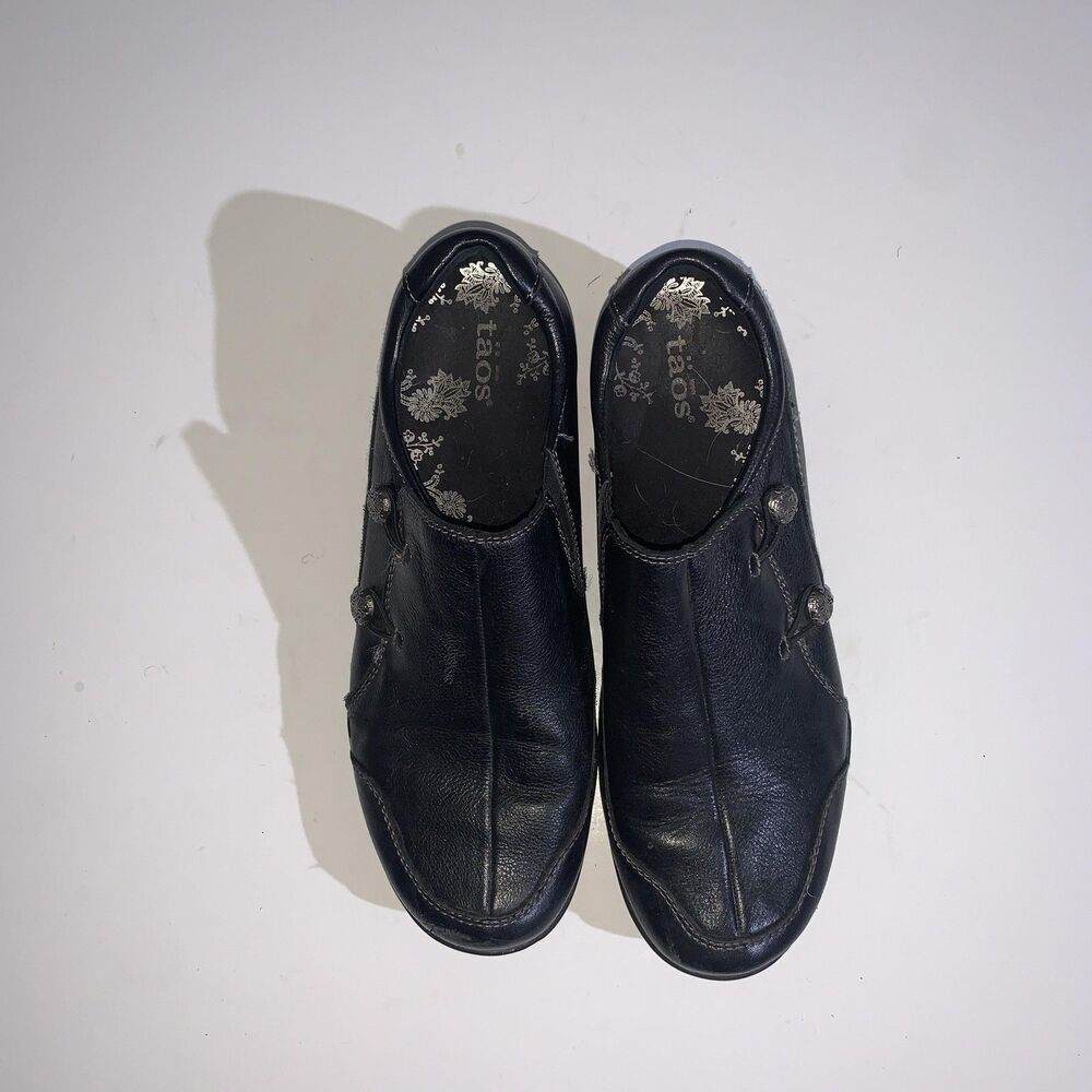 Taos Encore Shoes Womens 8.5 Black Leather Button Detail Slip On Comfort Casual - Picture 5 of 10